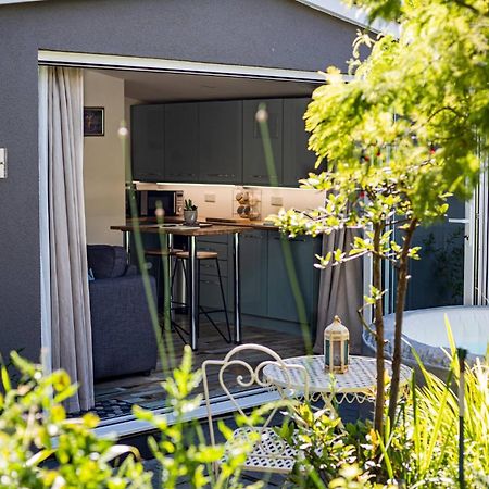 Hideaway Cabin For Two On Edge Of New Forest Hinton  Экстерьер фото