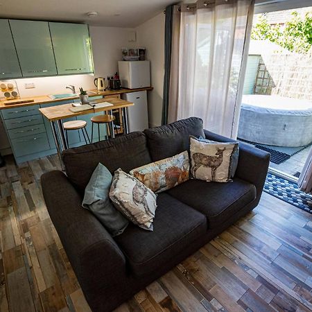 Hideaway Cabin For Two On Edge Of New Forest Hinton  Экстерьер фото