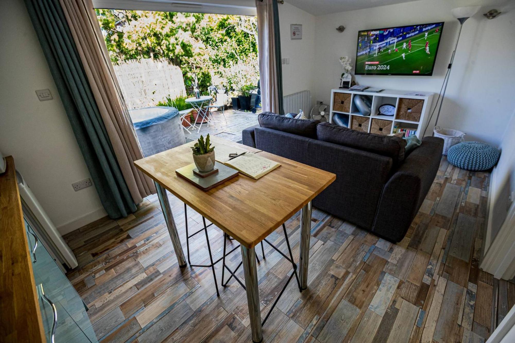Hideaway Cabin For Two On Edge Of New Forest Hinton  Экстерьер фото
